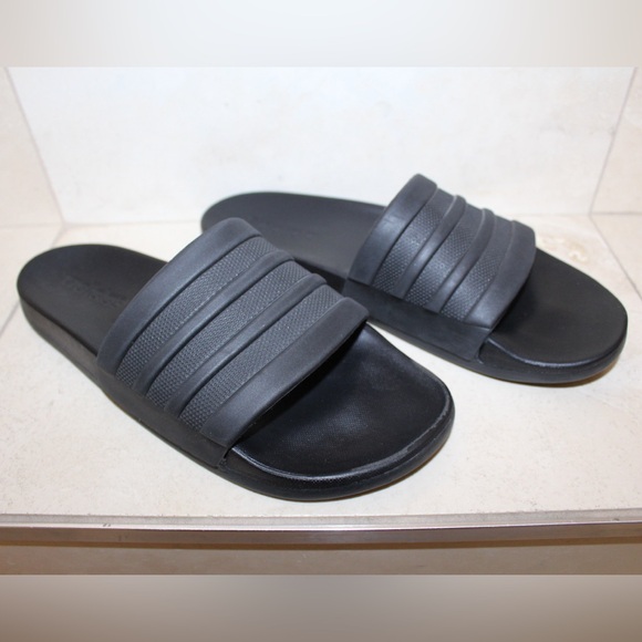 adidas Shoes - Adidas black slides (women’s 9)